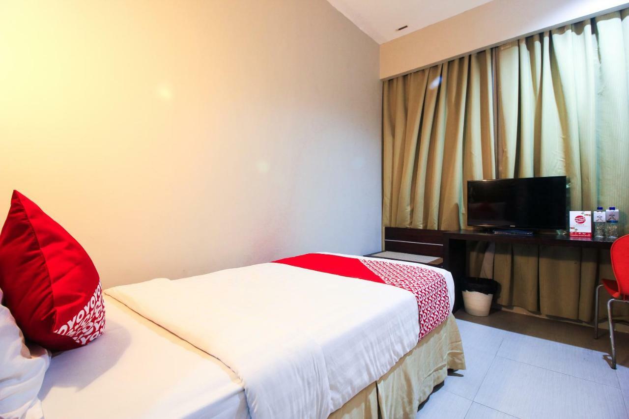 Aston Pekanbaru City Hotel Экстерьер фото