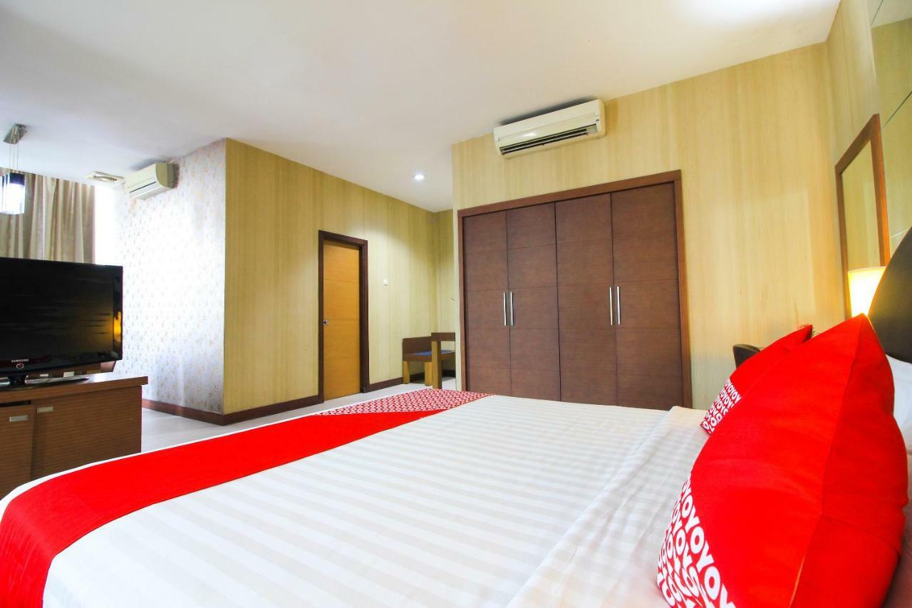 Aston Pekanbaru City Hotel Экстерьер фото