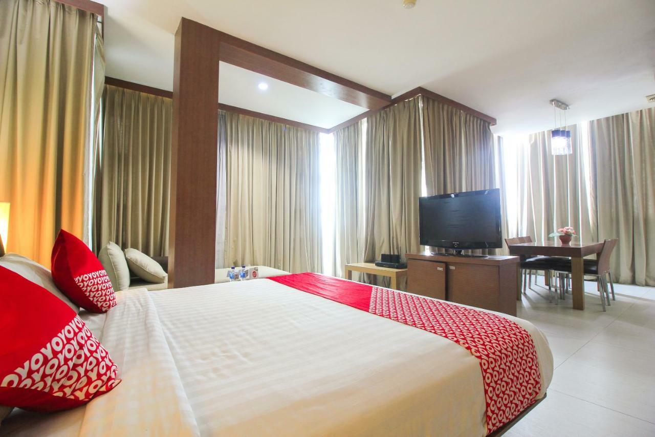 Aston Pekanbaru City Hotel Экстерьер фото